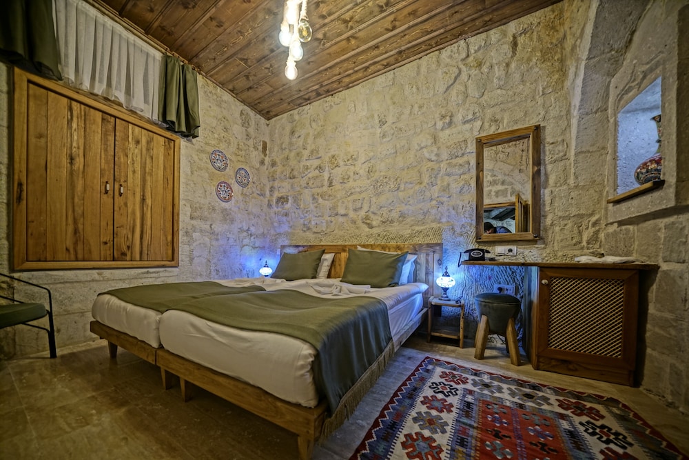 Standard Twin Room - Photo 1