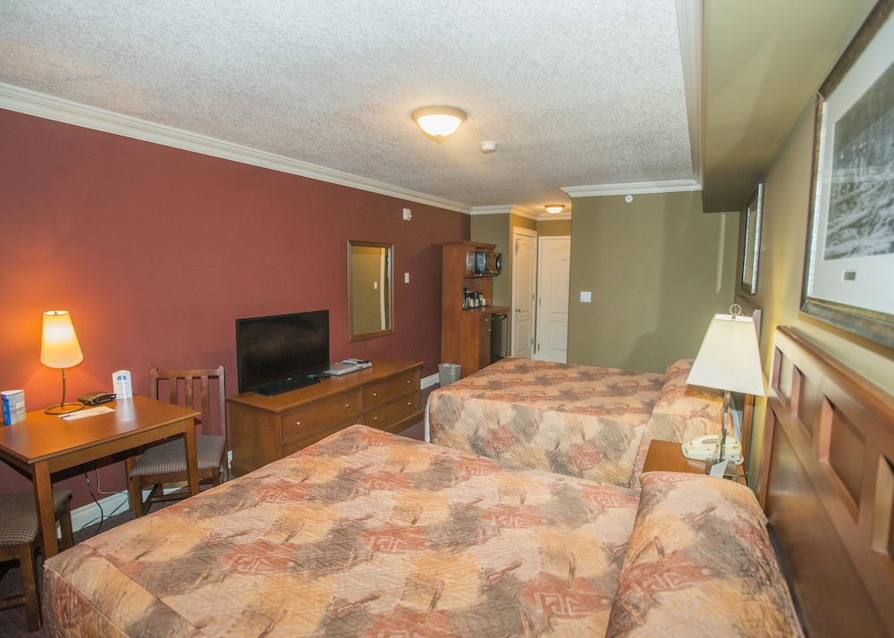 Traditional Double Room Single Use, 2 Queen Beds photo 3