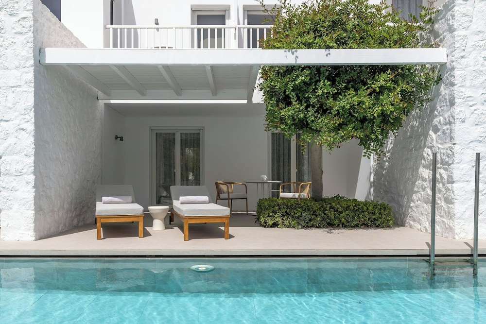 Junior Suite, 1 King Bed, Poolside (View)