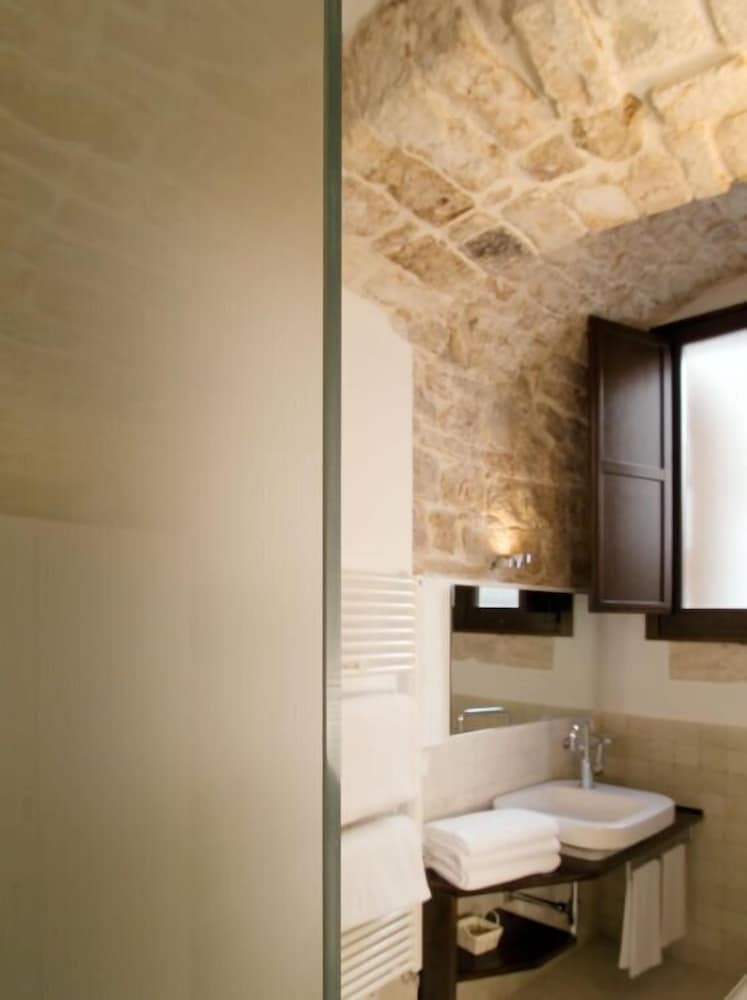 Standard Double or Twin Room - Photo 2