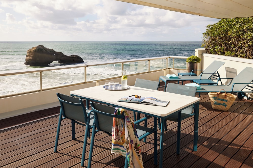 Suite, 1 King Bed, Terrace