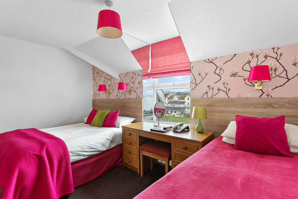Twin Room - Photo 6