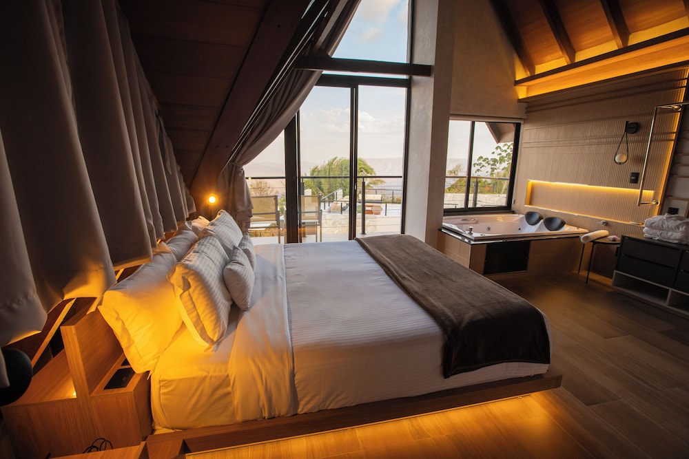 Deluxe Chalet, 1 King Bed with Sofa bed photo 2