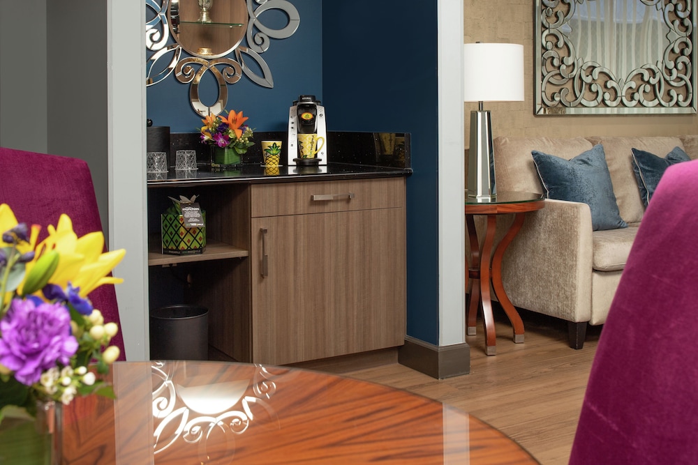 Suite, Accessible thumbnail 5