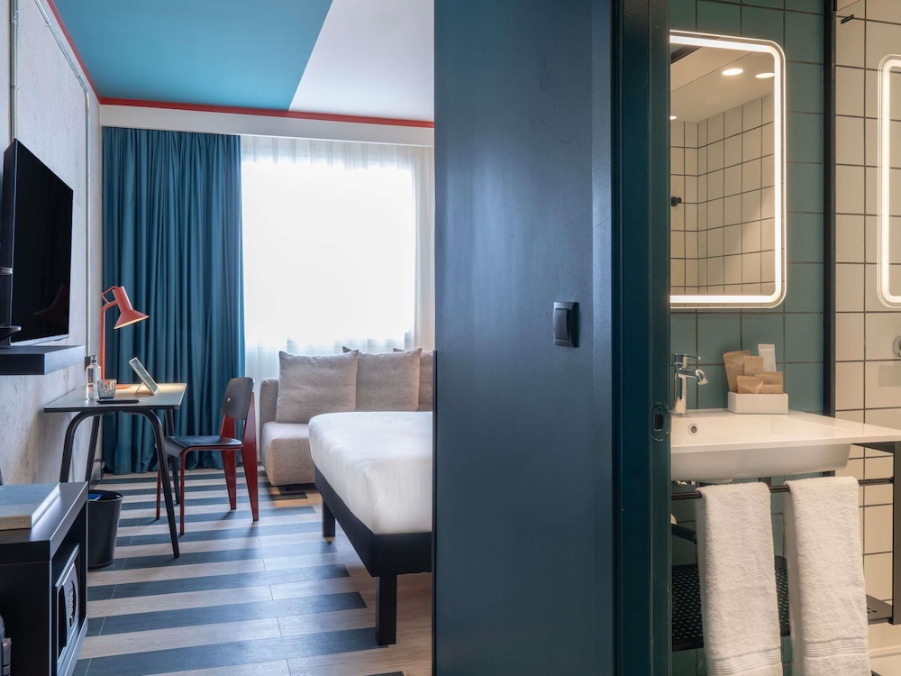 Premium Room, 1 Double Bed - Photo 3