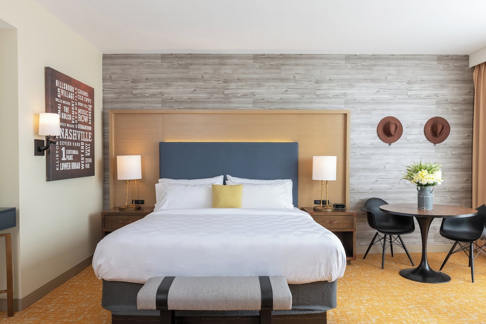Premium Suite, 1 King Bed Concierge Top Floor (Morning Snack and Coffee Cart)