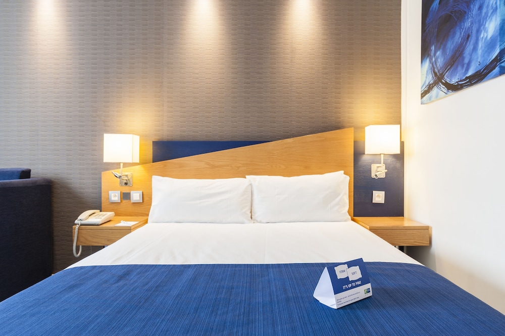 Standard Room, 1 Double Bed (Free Breakfast) - Photo 2