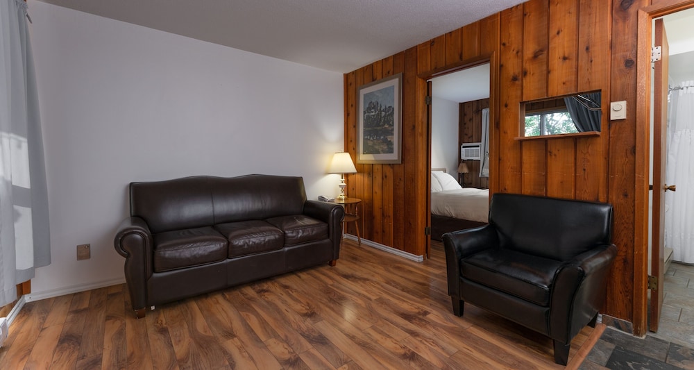 Deluxe Room, 1 Queen Bed, Kitchenette photo 2