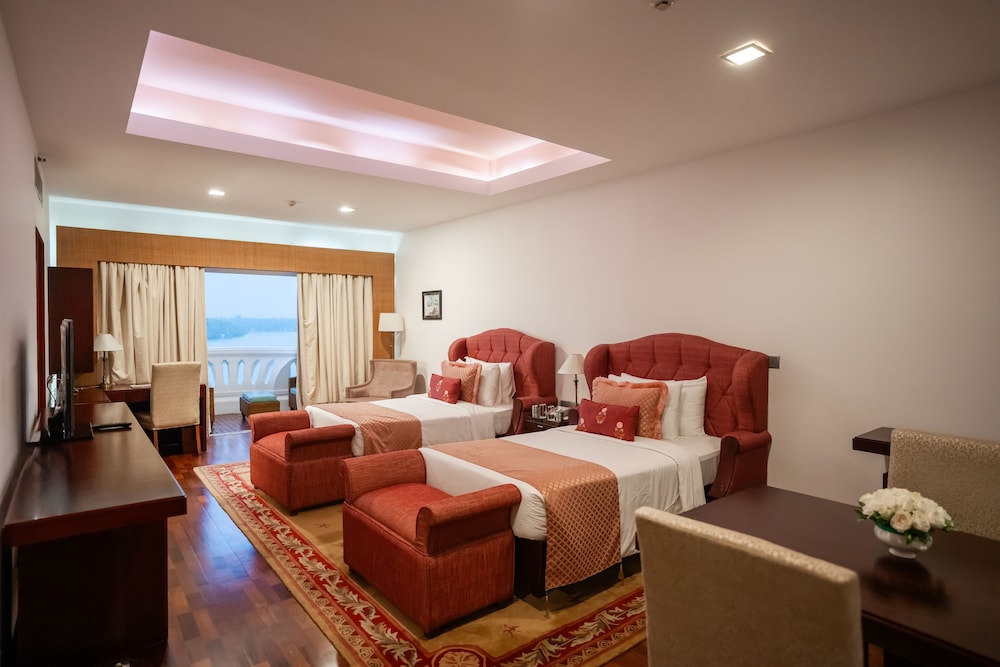 Royal Premier Lake View Twin - Photo 1