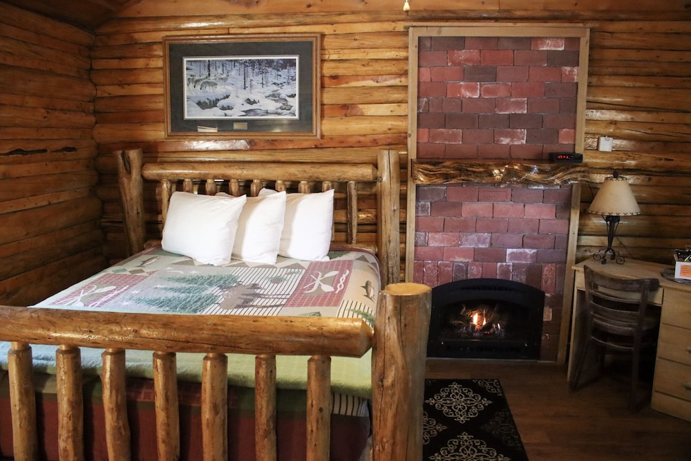 Cabin, Multiple Beds