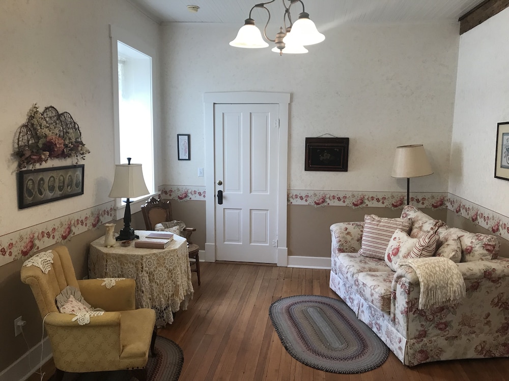 Dave & Mayme's Whirlpool Suite photo 1