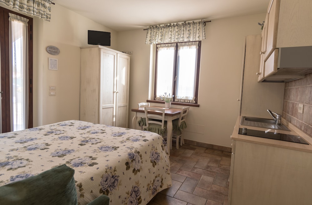 Classic Studio, Private Bathroom (Luna) photo 3