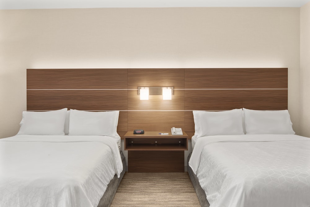 Standard Room, 2 Queen Beds - Photo 2