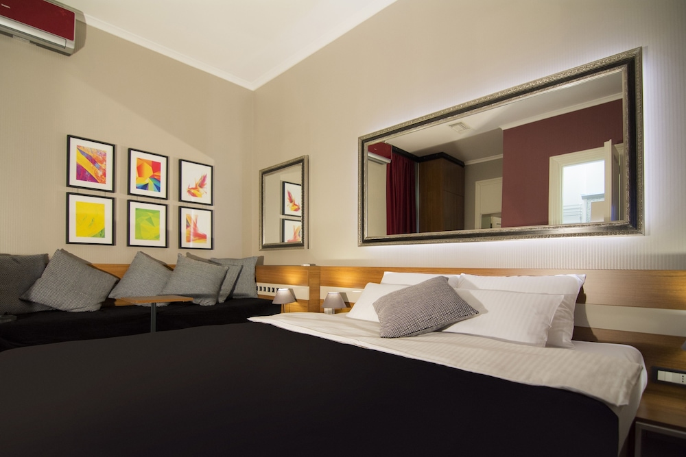 Superior Triple Room, Patio