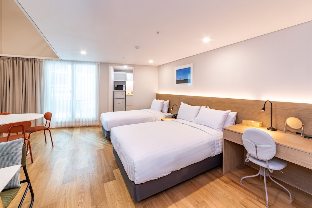Premium Family Suite With Loft 1601 - Photo 1