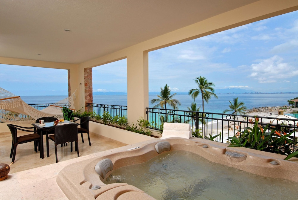 Three Bedroom Oceanfront Suite