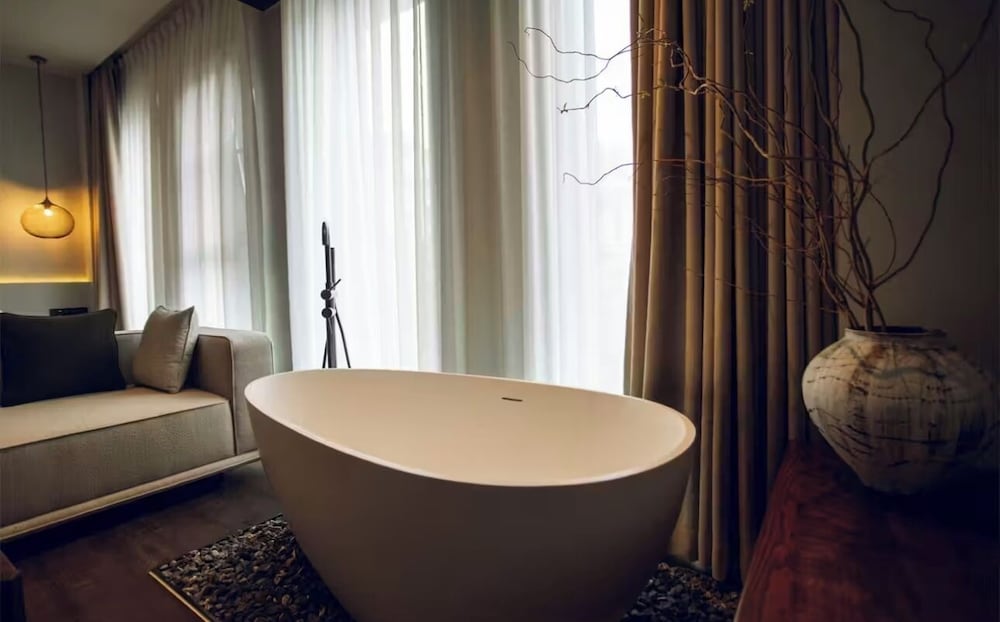 Deluxe Room, Balcony, City View photo 3
