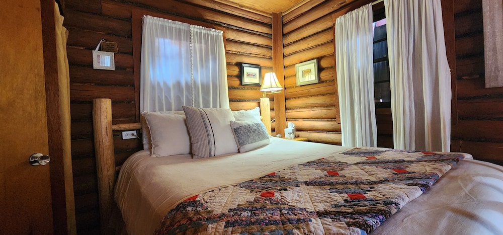 Traditional Cabin photo 1