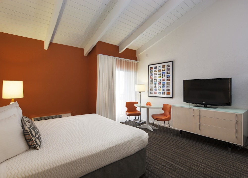Deluxe Room, 1 King Bed