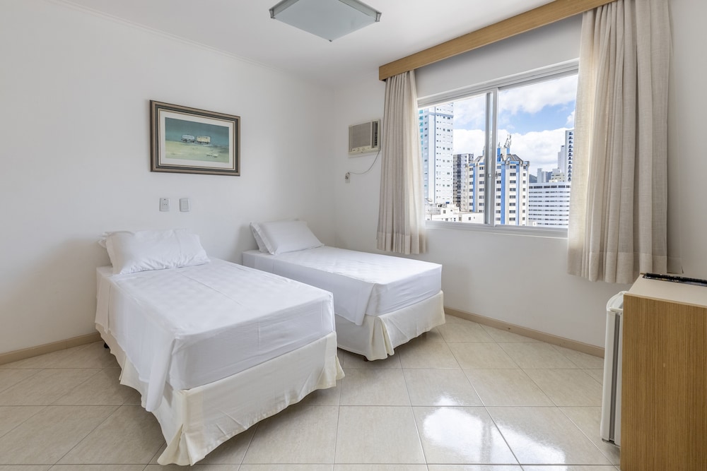 Standard Double or Twin Room, 1 Double or 2 Twin Beds photo 3