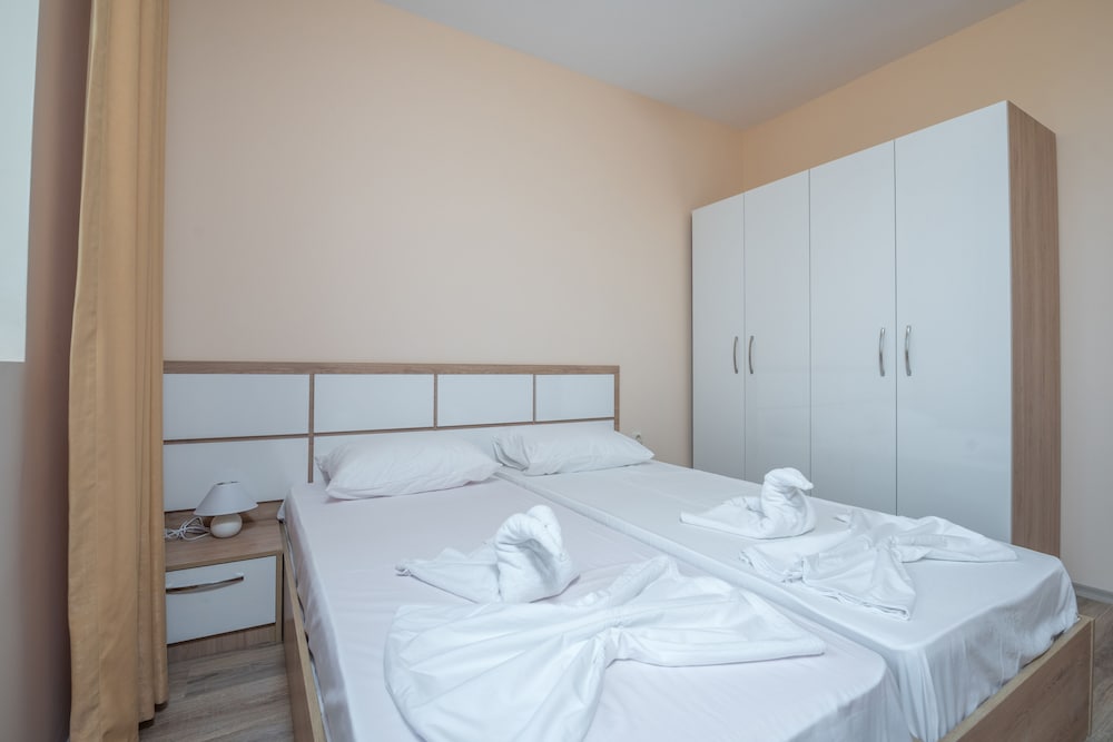 Deluxe Apartment, 2 Bedrooms, 2 Bathrooms, Pool View photo 1