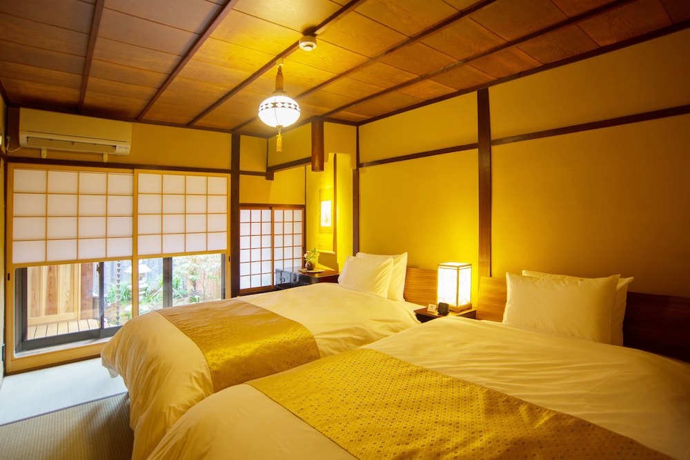 Garden Suite with 2 Japanese futons