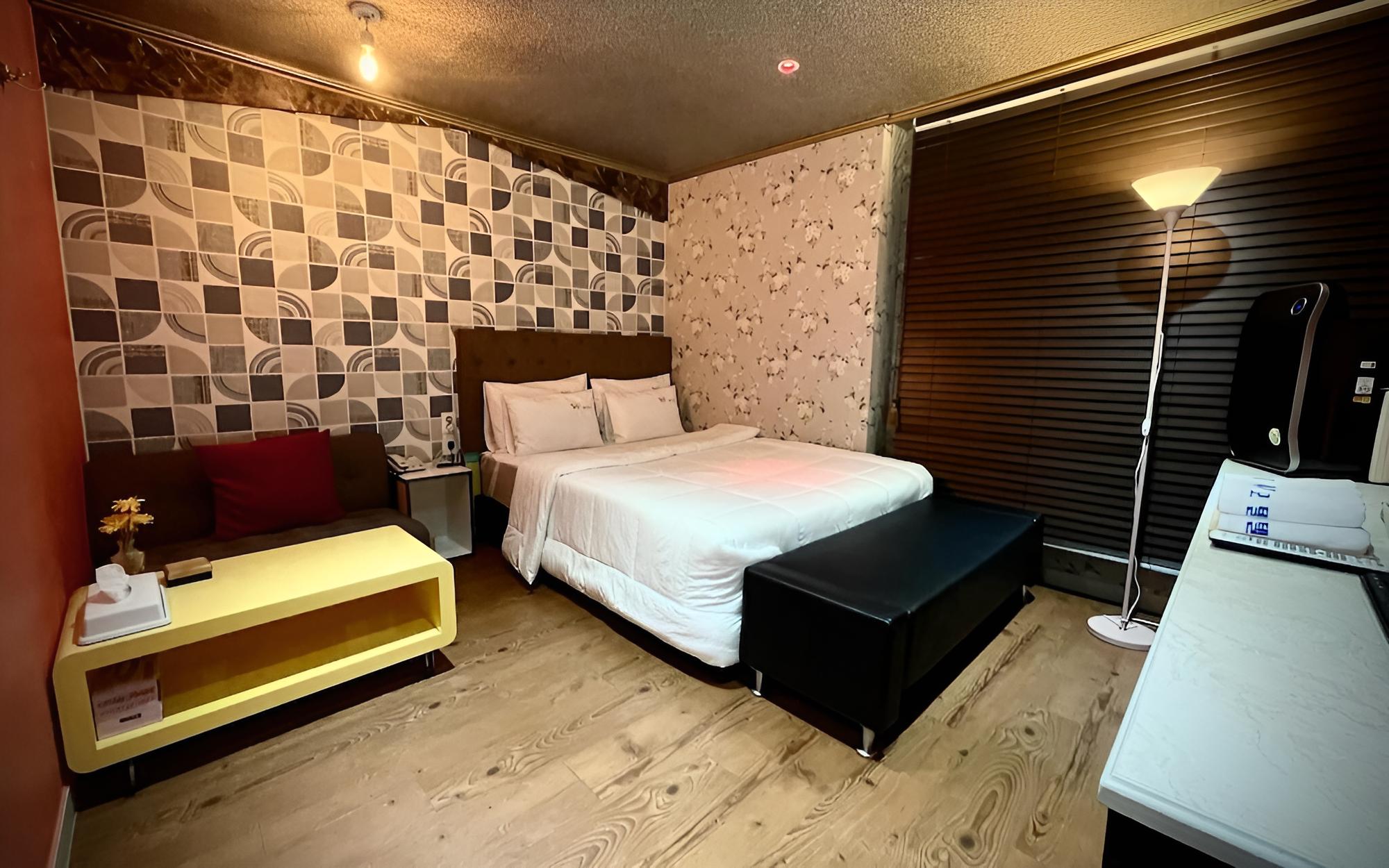 Room (VIP 11 (Non-smoking room / Netflix av) photo 1