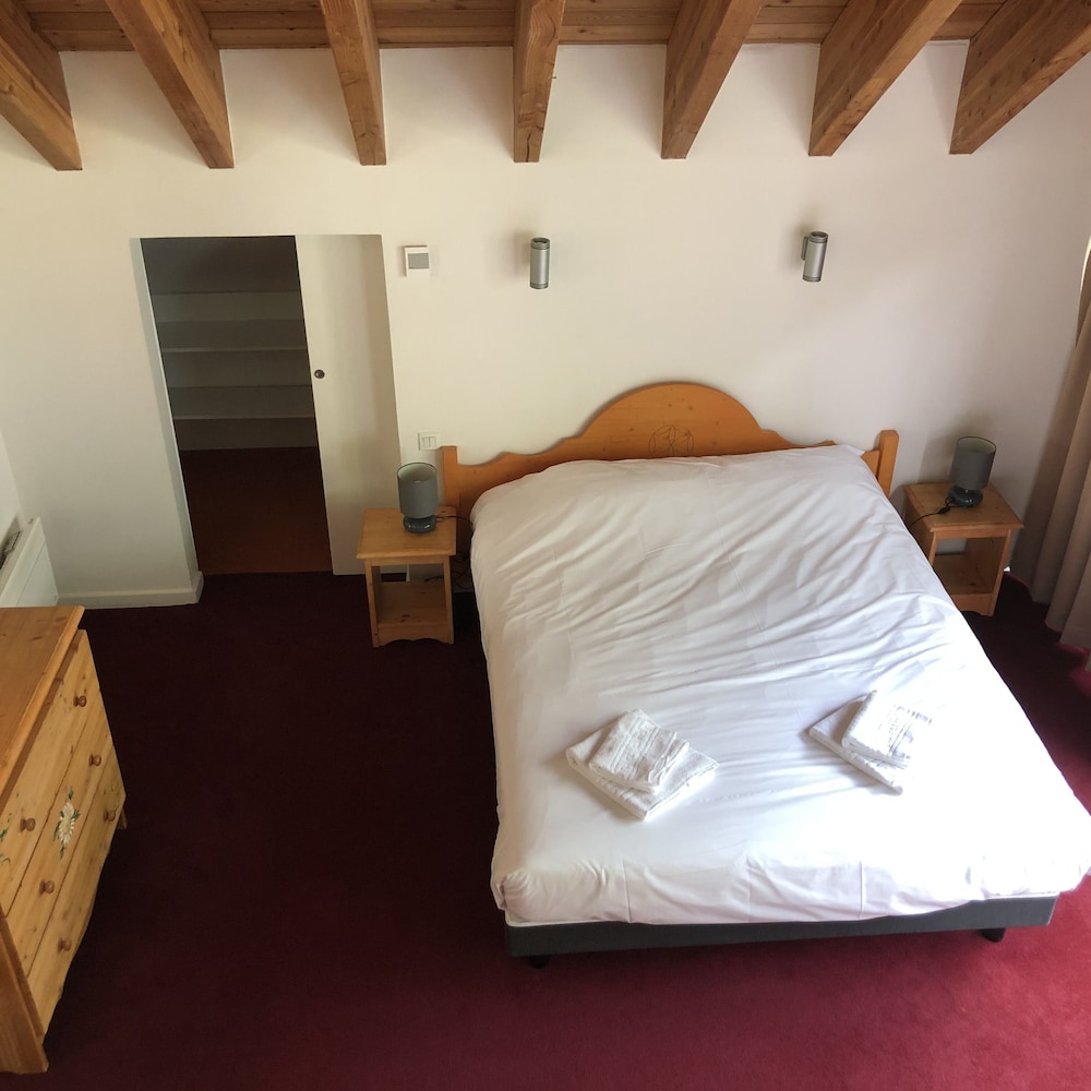 Room - Photo 3