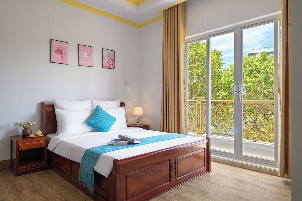 Superior Double Room, 1 Queen Bed, Balcony, Park View