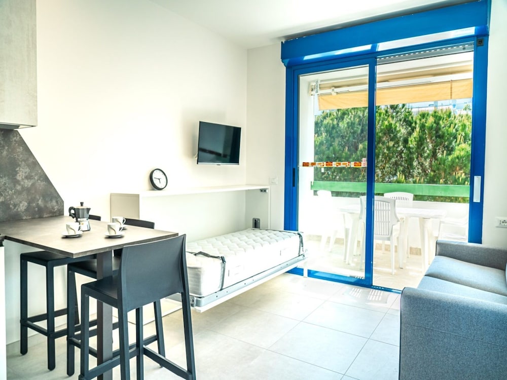 Studio, Multiple Bedrooms, Balcony