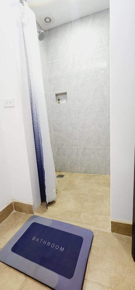 Basic Room, 1 Double Bed photo 2