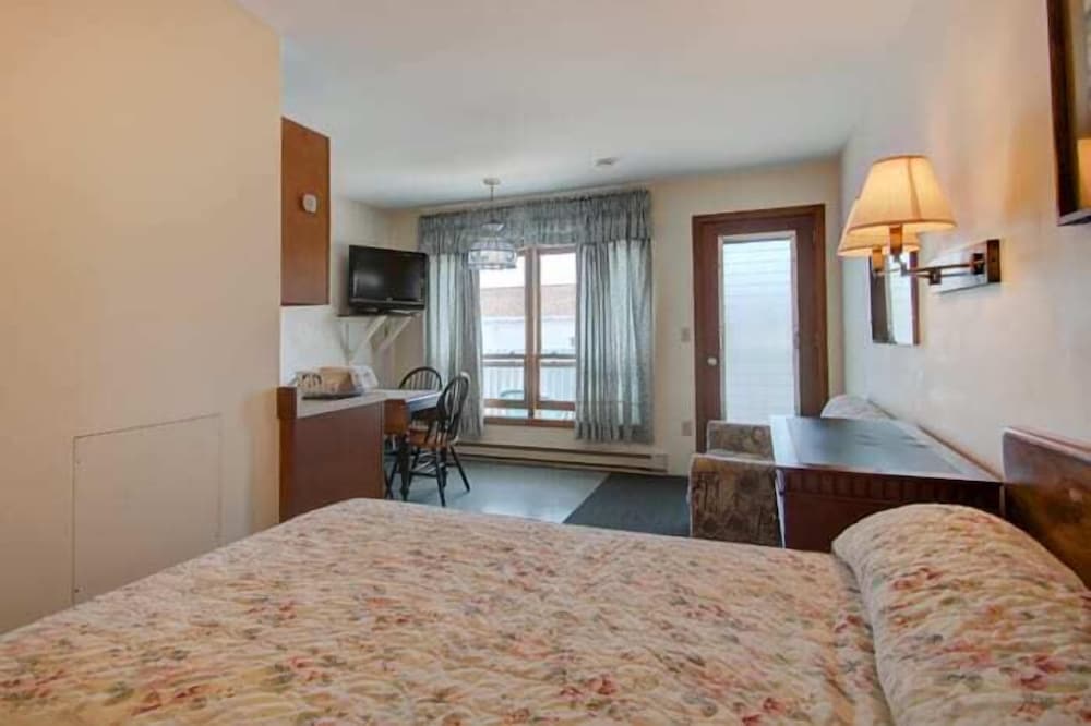 Deluxe Room, Kitchenette photo 2