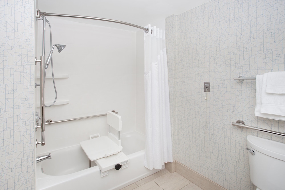 Standard Room, 1 King Bed, Accessible (Communications, Mobility, Access Tub) - Photo 3