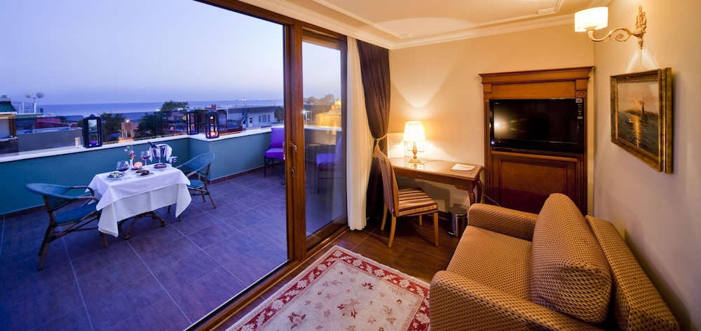 Executive Suite, Balcony, Sea View (King Bed with Sofabed) photo 1
