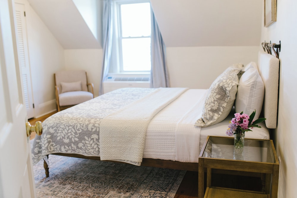 Premier Room, 1 King Bed, Balcony, Harbor View