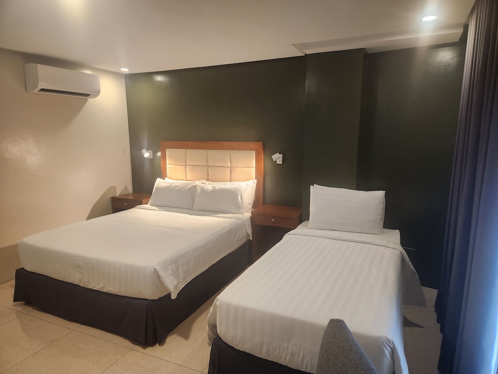 Deluxe Triple Room photo 2
