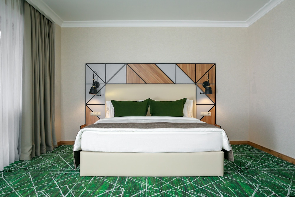 Room, 1 King Bed, Non Smoking (Street View) photo 1