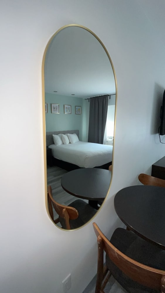 Suite Jr, 1 Lit Queen Bed, Jetted Tub - Non Smoking photo 3