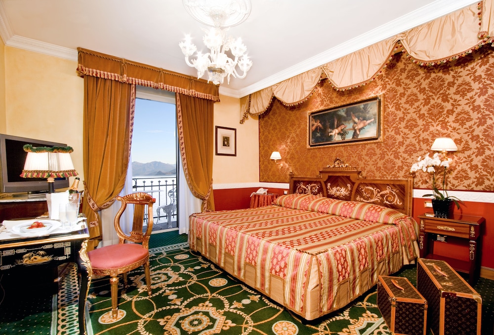 Double or Twin Room, Private Bathroom, Lake View - Photo 3