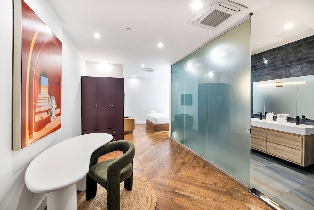 Premium Townhome, Multiple Bedrooms, Executive Level photo 1