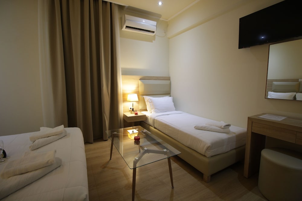 Deluxe Triple Room, Private Bathroom photo 3
