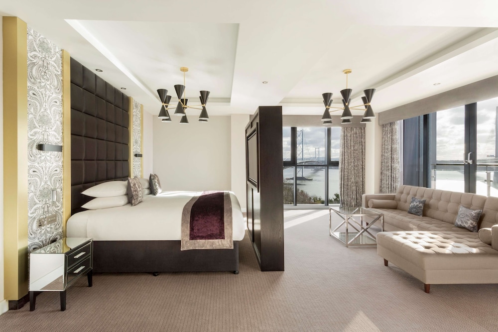 Junior Suite, 1 King Bed photo 3