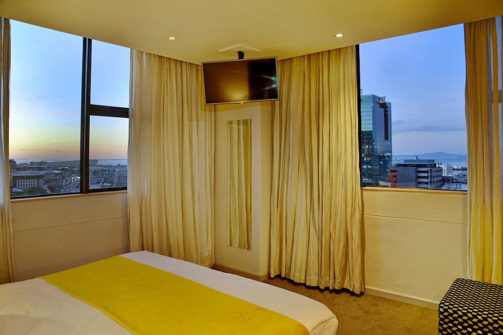 Deluxe Room, 1 King Bed, Mountain View photo 3