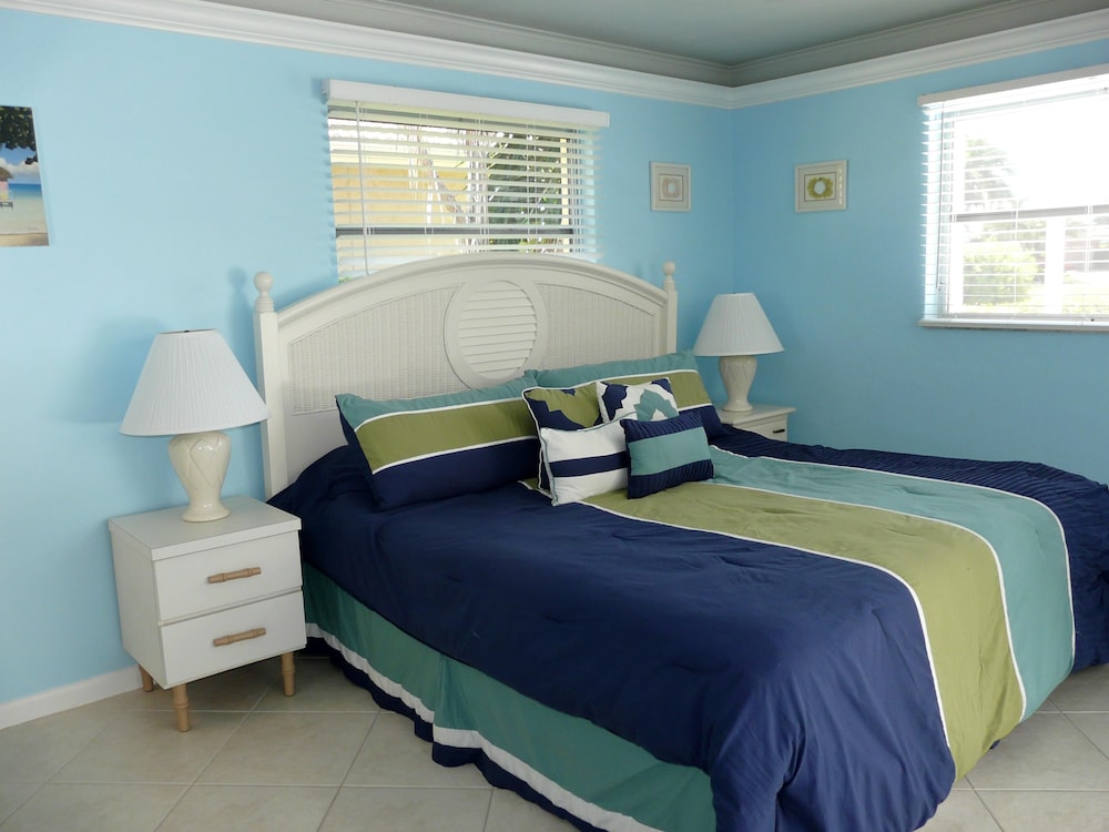 House, Multiple Beds (961 Abaco Court)