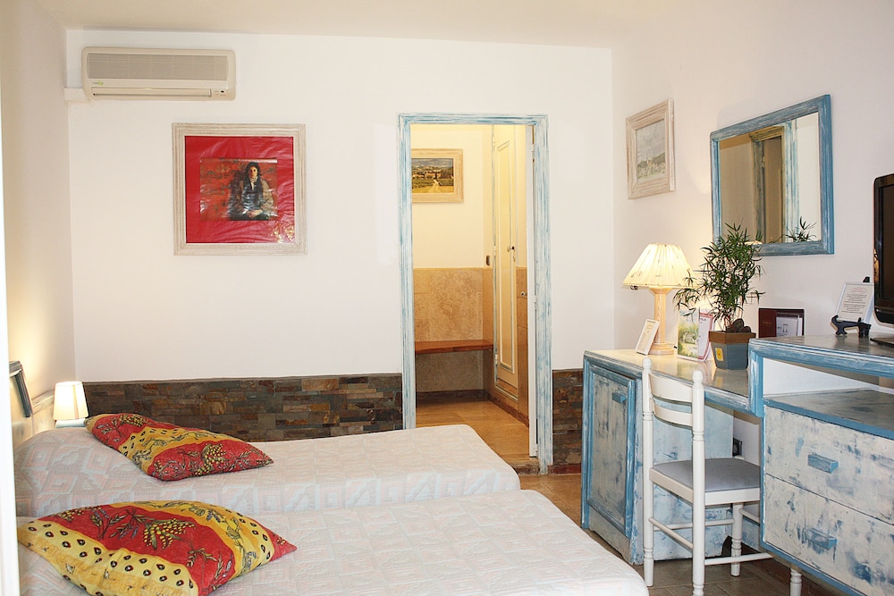 Twin Room, Ground Floor (09)