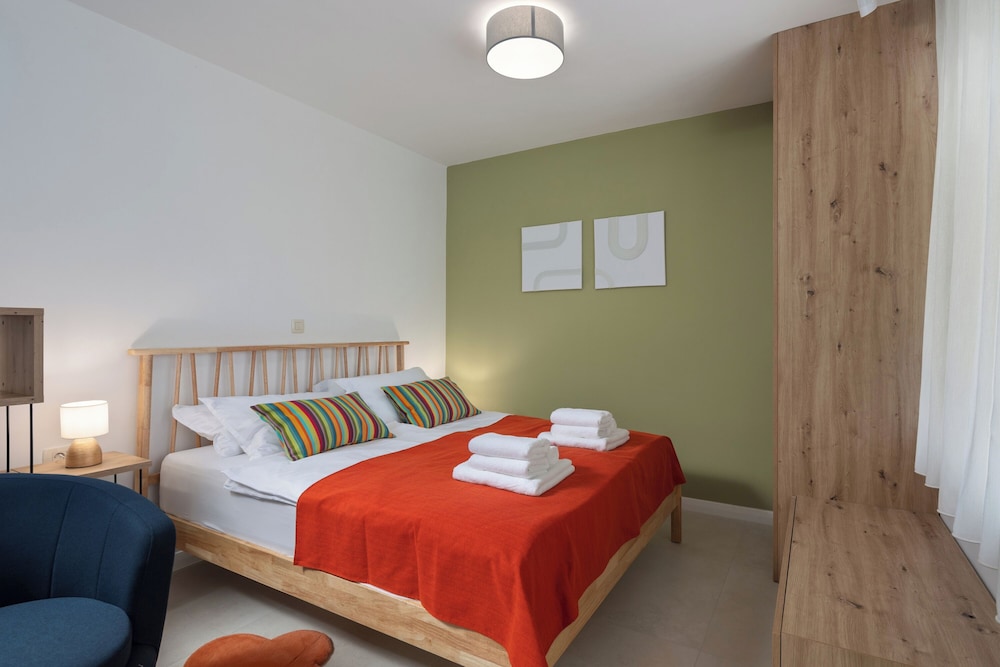 Family Studio (Modern Studio Apartman 2 Desamani 975)