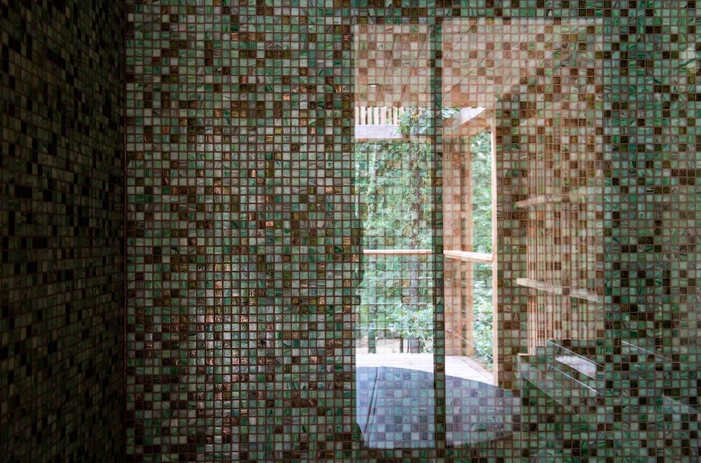 Suite Design avec Sauna et Jacuzzi, 1 très grand lit - "Trianon"; by Claire Adelfang - Photo 2
