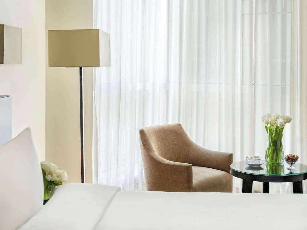 Deluxe Suite, 1 King Bed - Photo 12
