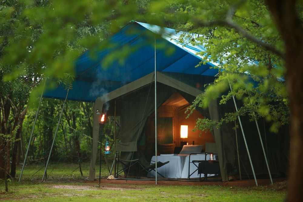 Glamping bordering Udawalawe with guided Bush walk photo 2