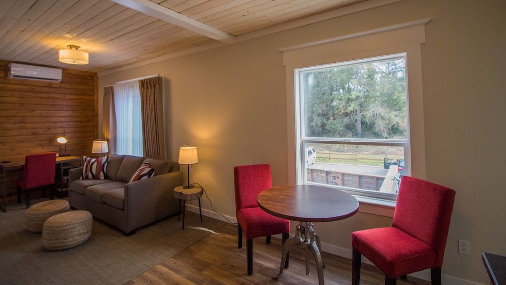 Traditional Room, 1 Queen Bed with Sofa bed photo 1